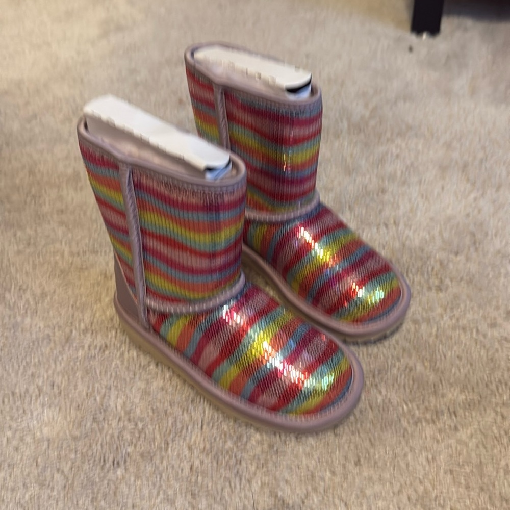 NWT Uggs boots - kids size 13